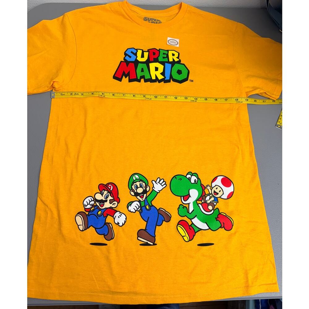 Super Mario Graphic Tee Medium Yellow Nintendo Licensed Shirt NWT